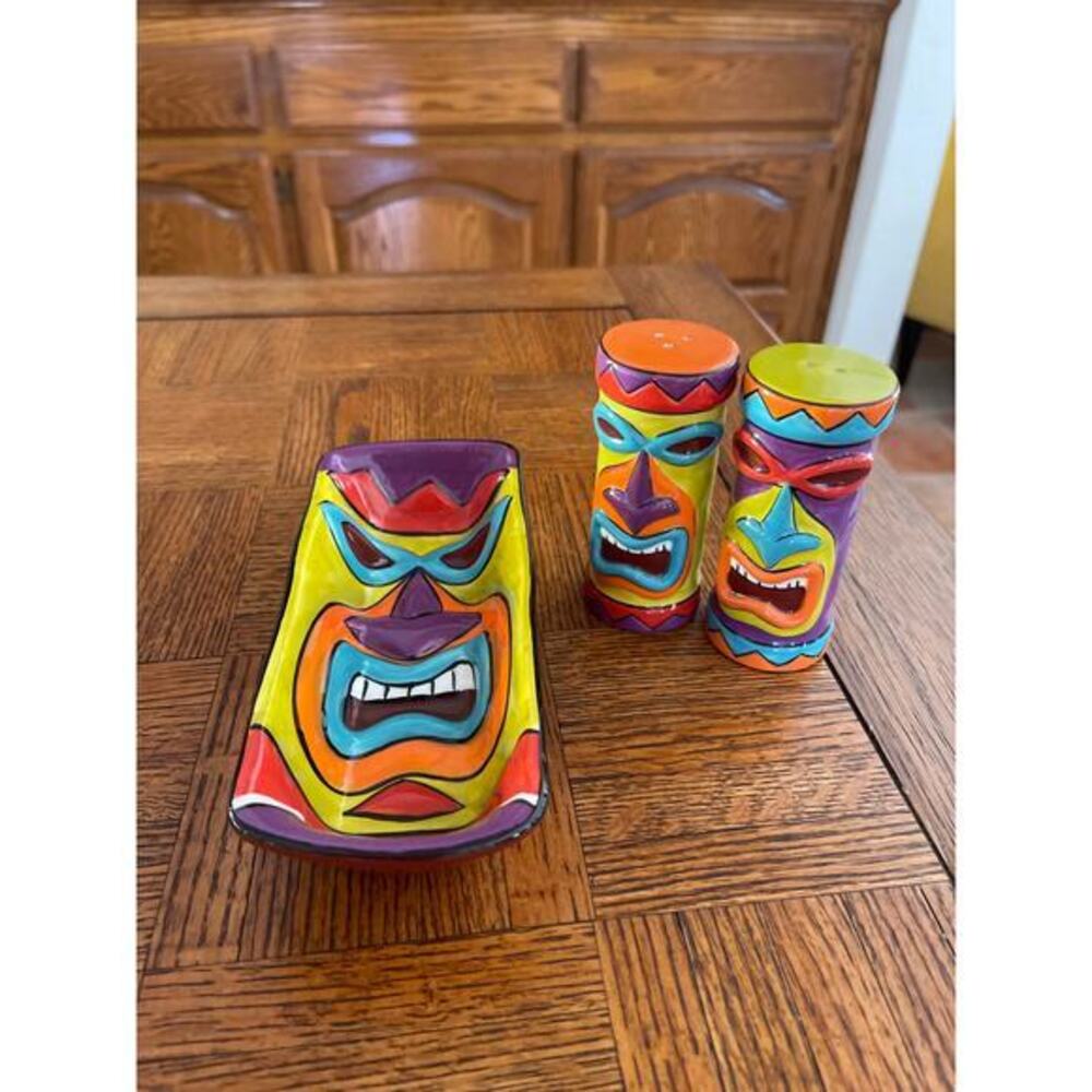 Tiki salt & Pepper and serving dish